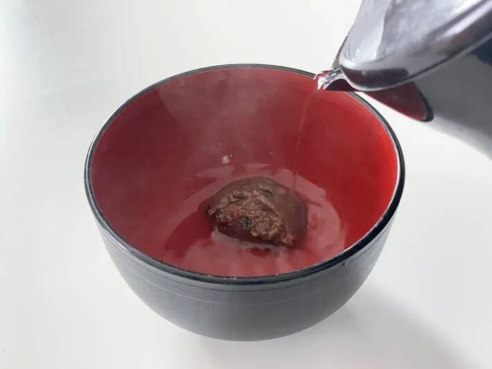 ダイソーの丸型トレイに詰めたのは…　『忙しい人の救世主』に「絶対に買うべき」