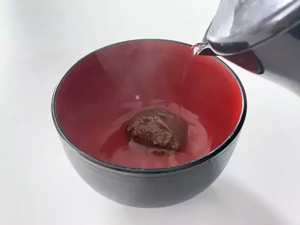 「ダイソーの丸型トレイに詰めたのは…　『忙しい人の救世主』に「絶対に買うべき」」の画像