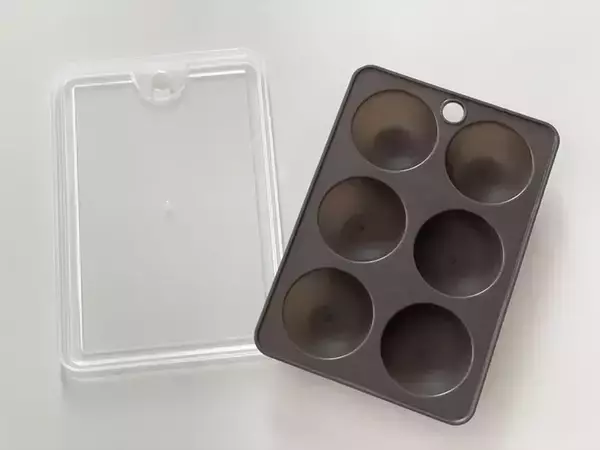 「ダイソーの丸型トレイに詰めたのは…　『忙しい人の救世主』に「絶対に買うべき」」の画像