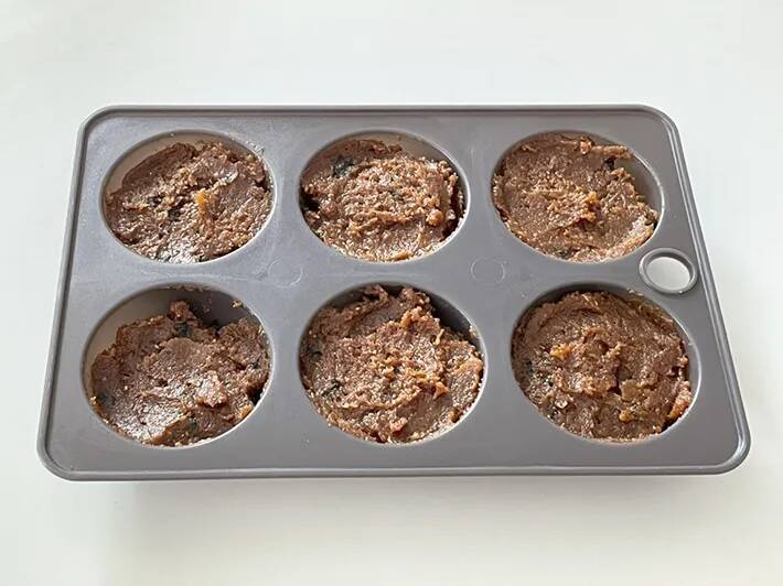 ダイソーの丸型トレイに詰めたのは…　『忙しい人の救世主』に「絶対に買うべき」