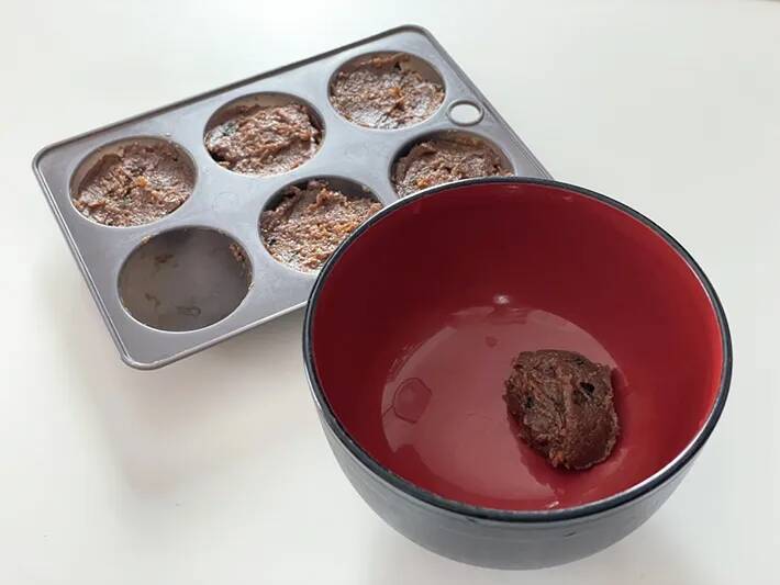 ダイソーの丸型トレイに詰めたのは…　『忙しい人の救世主』に「絶対に買うべき」