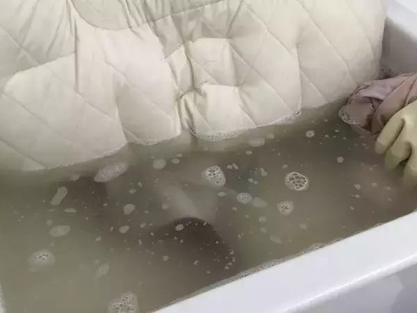 洗濯機で枕は洗える？洗えない？　専門家が教える『正解』は…【正しい枕の洗い方】