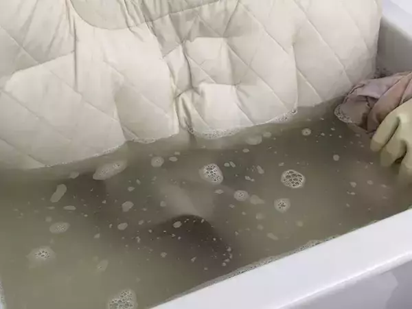 「洗濯機で枕は洗える？洗えない？　専門家が教える『正解』は…【正しい枕の洗い方】」の画像