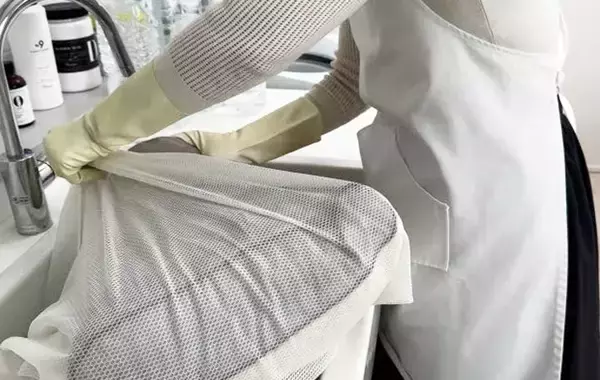 「洗濯機で枕は洗える？洗えない？　専門家が教える『正解』は…【正しい枕の洗い方】」の画像