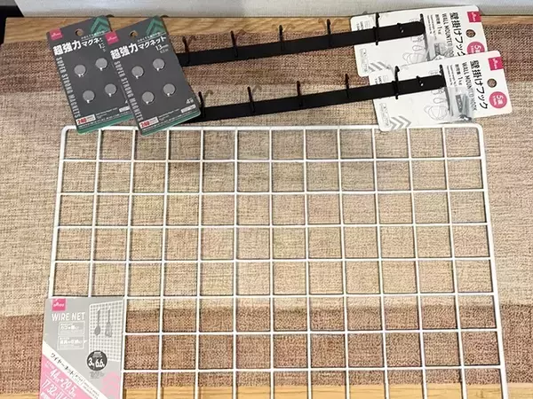 「100均アイテムだけで、洗濯機横に収納スペース作る方法　アイディアに「これ気に入った」」の画像