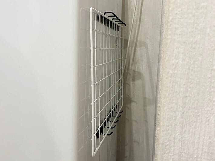 100均アイテムだけで、洗濯機横に収納スペース作る方法　アイディアに「これ気に入った」