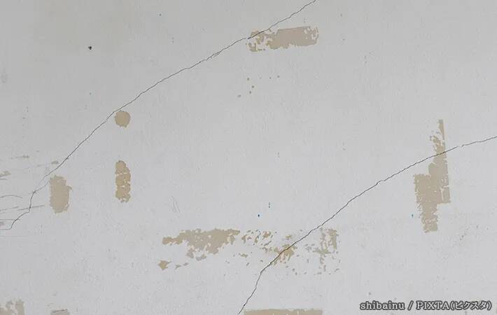 シールのベタベタ、ハンドクリームでは落ちません！　家にあるもので落とすには？