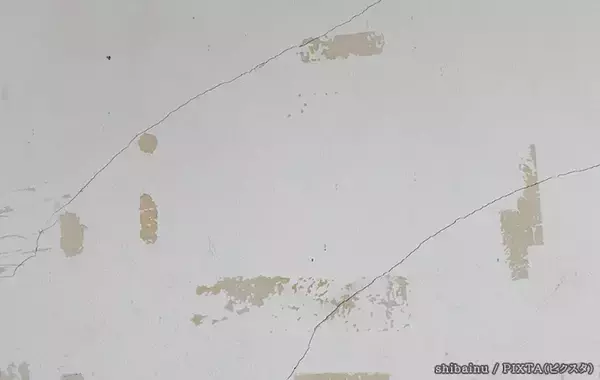「シールのベタベタ、ハンドクリームでは落ちません！　家にあるもので落とすには？」の画像