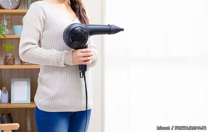 シールのベタベタ、ハンドクリームでは落ちません！　家にあるもので落とすには？
