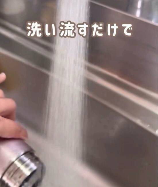 「もうブラシで擦らない」　水筒の茶渋を落とす『裏技』に「新品みたい」「放置するだけ」