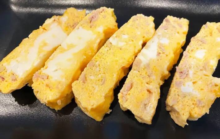 『小さじ1杯』混ぜてレンチン2分　フライパンいらずの玉子焼きが「コクがあってうまい」