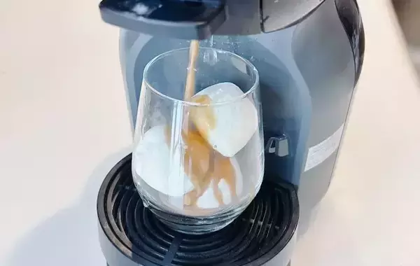 「夏のホットコーヒー、飲むだけじゃもったいない！　試すとハマる「簡単アレンジ」」の画像