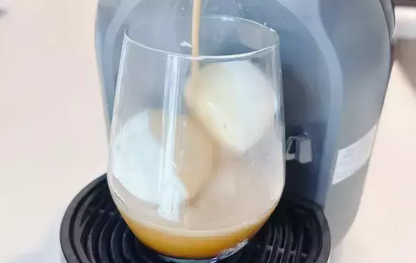 「夏のホットコーヒー、飲むだけじゃもったいない！　試すとハマる「簡単アレンジ」」の画像