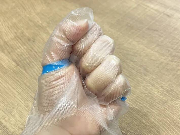 ビニール手袋が脱げる『あのイライラ』を解消！　ダイソーグッズに「こういうの探してた」