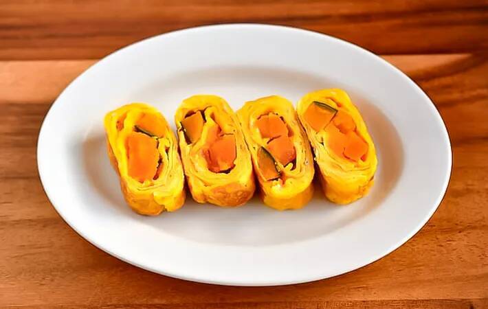 卵2個と混ぜたのは…？　できた玉子焼きが「砂糖も出汁もいらないかも！」【秋レシピ】