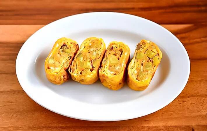 卵2個と混ぜたのは…？　できた玉子焼きが「砂糖も出汁もいらないかも！」【秋レシピ】