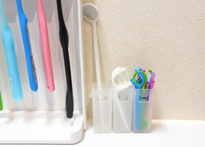 「110円の軟膏スタンド」を洗面所で活用！　「探す手間減った」「サッと出せる」