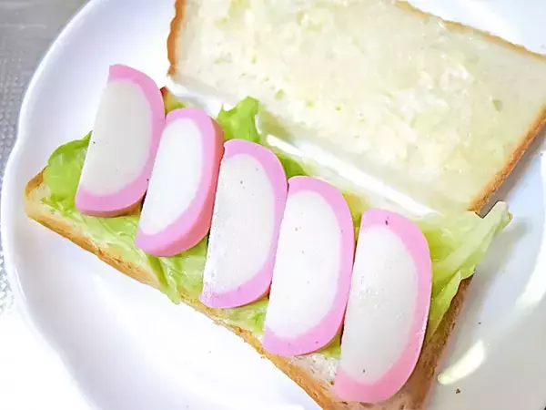 「おせちに飽きたら作ってみて！　家族が完食した『かまぼこサンド』がぴったり」の画像