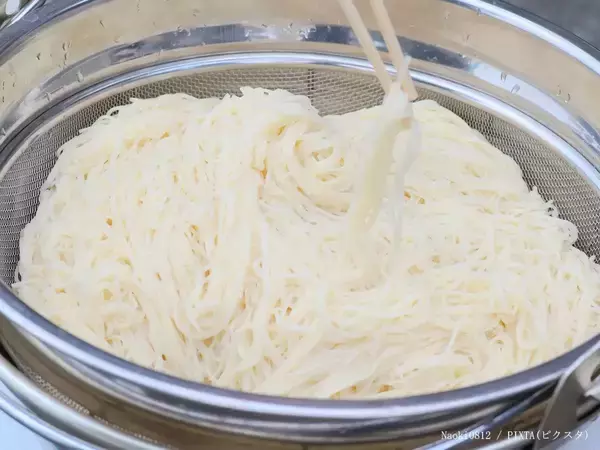 そうめんをゆでた後に『氷水』『流水』←オススメできないのはどっち？　メーカーに聞いた