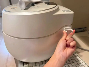 しゃもじが炊飯器に浮く！　セリアの『マグネットシェーバーホルダー』の意外な活用法