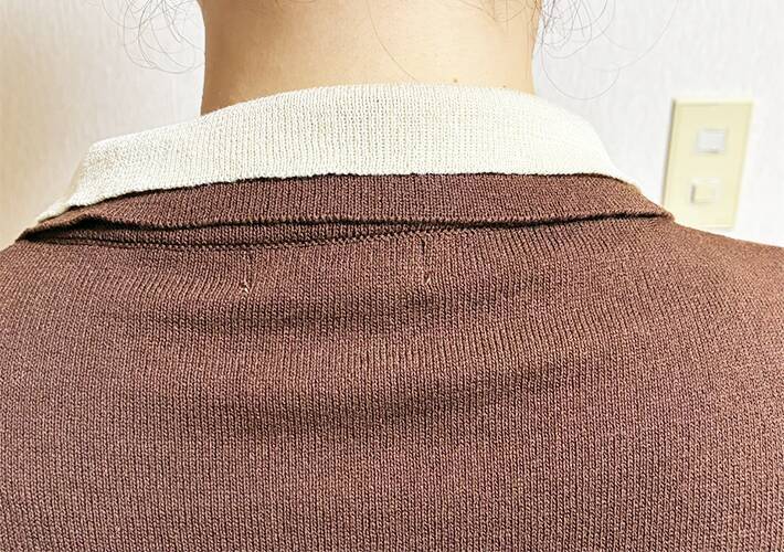 『服のタグ』がチクチクする時はどうする？　簡単にできる裏ワザに「不快感がなくなった」