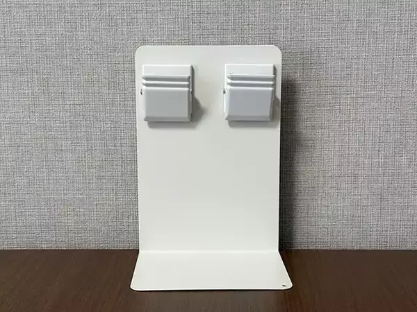 ブックエンドにマグネットクリップをくっつけると便利！　キッチンで役立つ活用法が、こちら