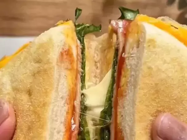 フライパン1つで完成！　まるでお店みたいなカフェ風サンドに「早速やる」