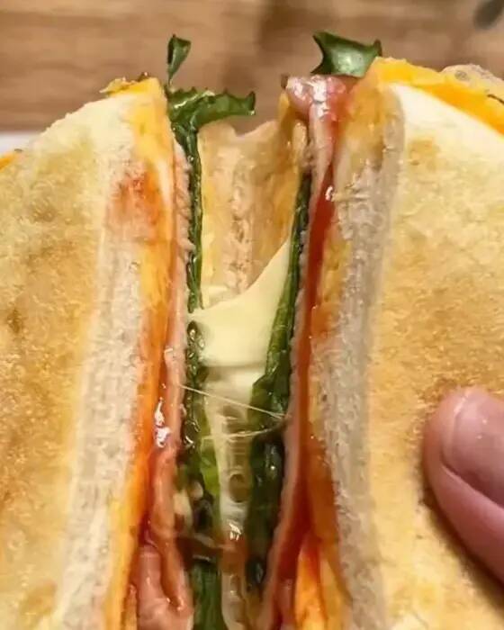 フライパン1つで完成！　まるでお店みたいなカフェ風サンドに「早速やる」