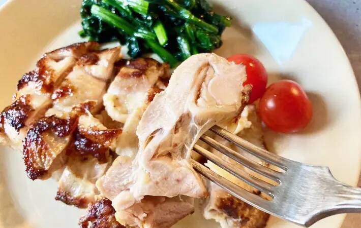 保存袋にとり肉とバナナの皮？　廃棄予定のモノを活用した“簡単”おかず