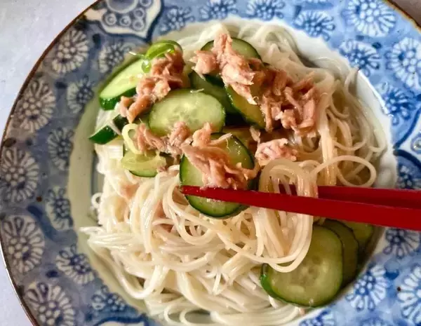 「『キュウリの浅漬け』をそうめんにのせるだけ　暑い日のお昼ご飯はコレで決定」の画像