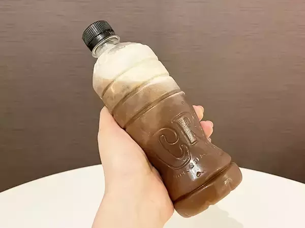 「クーリッシュをコーヒーに入れてシェイクするだけ！　まさかのアレンジに「キンキンに冷えてておいしい」」の画像