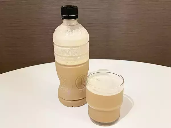 「クーリッシュをコーヒーに入れてシェイクするだけ！　まさかのアレンジに「キンキンに冷えてておいしい」」の画像