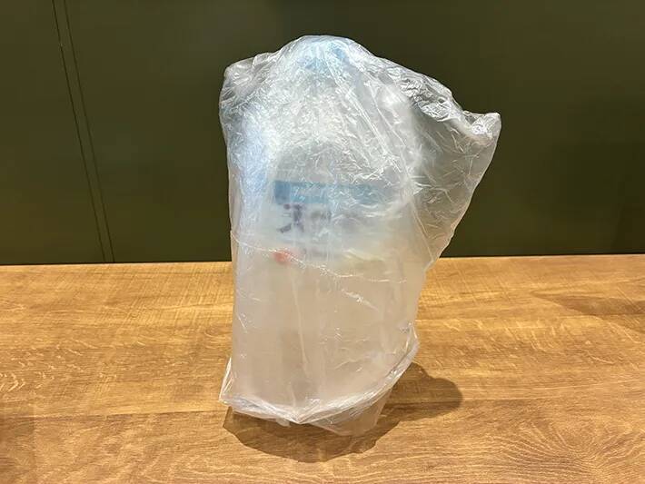 ポリ袋を2Lペットボトルにかぶせて？　ティッシュのように取り出しやすくなる裏ワザ