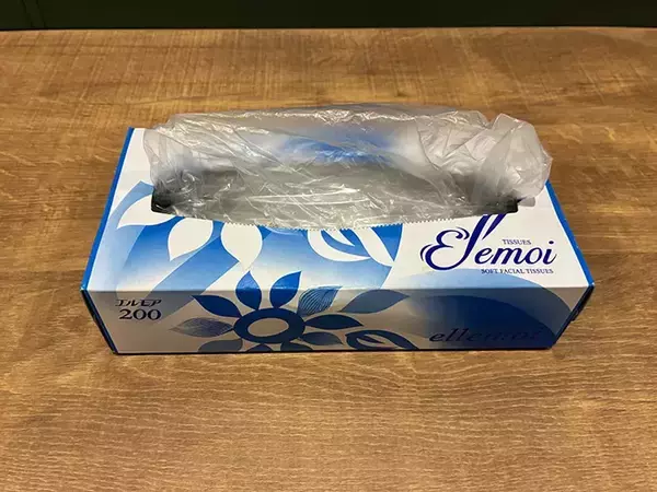 「ポリ袋を2Lペットボトルにかぶせて？　ティッシュのように取り出しやすくなる裏ワザ」の画像
