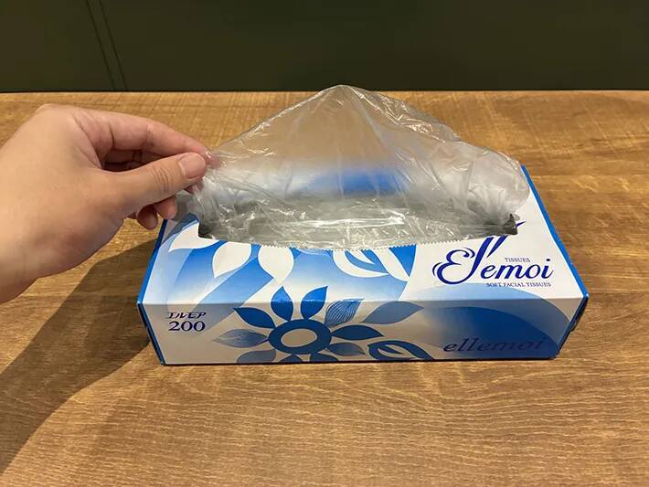 ポリ袋を2Lペットボトルにかぶせて？　ティッシュのように取り出しやすくなる裏ワザ