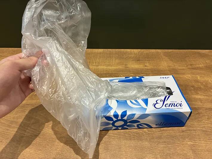 ポリ袋を2Lペットボトルにかぶせて？　ティッシュのように取り出しやすくなる裏ワザ