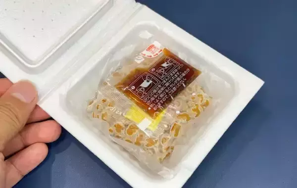「いつもの納豆に『大さじ1杯』入れたのは？　ミツカンの提案に「想像と全然違った」「クリーミーでおいしい」」の画像