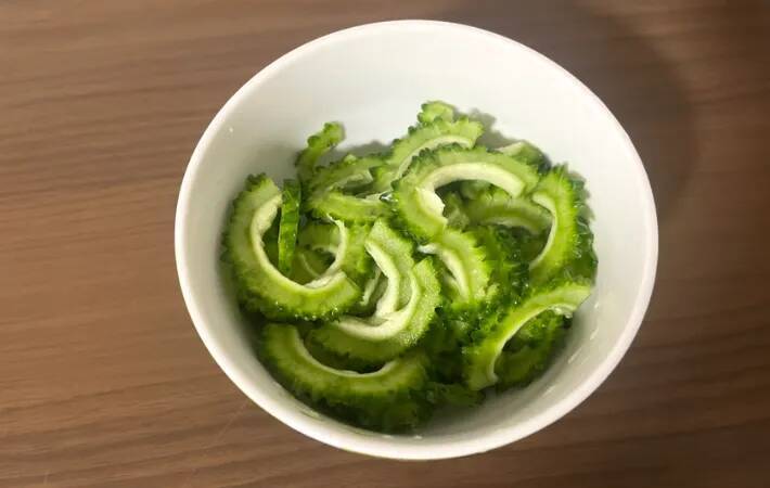 『大さじ1杯』で和えるだけ　ゴーヤとちくわのサラダに夫が「これは食べやすい」
