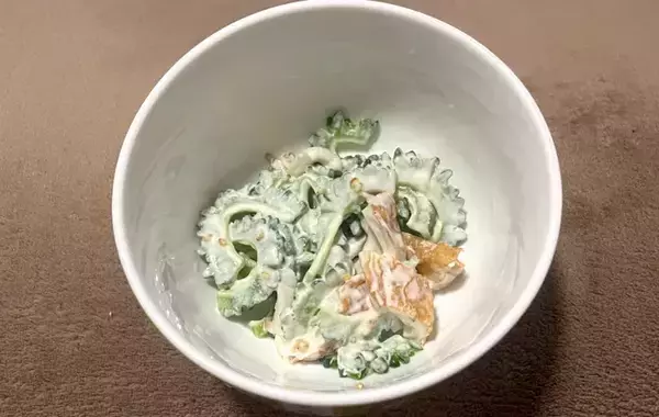 「『大さじ1杯』で和えるだけ　ゴーヤとちくわのサラダに夫が「これは食べやすい」」の画像