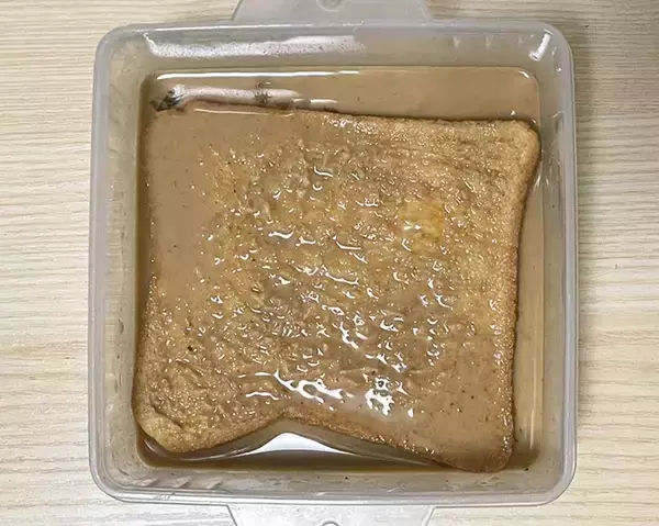 「牛乳と卵に混ぜたのは…　大さじ1杯の調味料で『フレンチトースト』が激変！」の画像