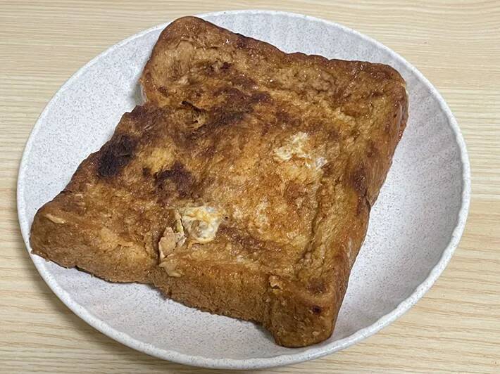 牛乳と卵に混ぜたのは…　大さじ1杯の調味料で『フレンチトースト』が激変！