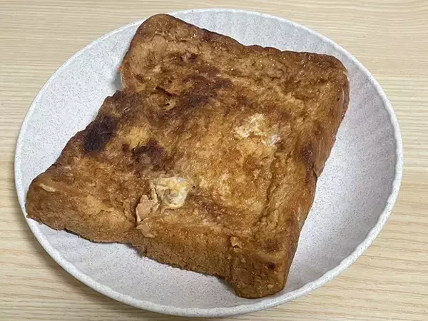 「牛乳と卵に混ぜたのは…　大さじ1杯の調味料で『フレンチトースト』が激変！」の画像