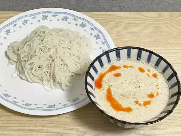 「めんつゆに飽きたら試して！　材料3つを混ぜるだけの『そうめんつゆ』が「クリーミーで濃厚」「麺に絡む」」の画像