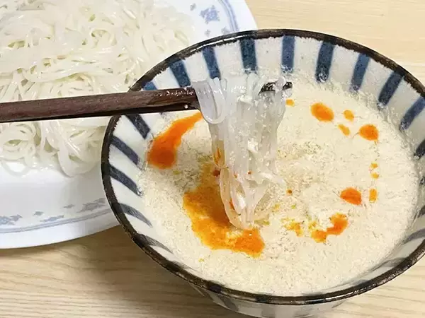 「めんつゆに飽きたら試して！　材料3つを混ぜるだけの『そうめんつゆ』が「クリーミーで濃厚」「麺に絡む」」の画像