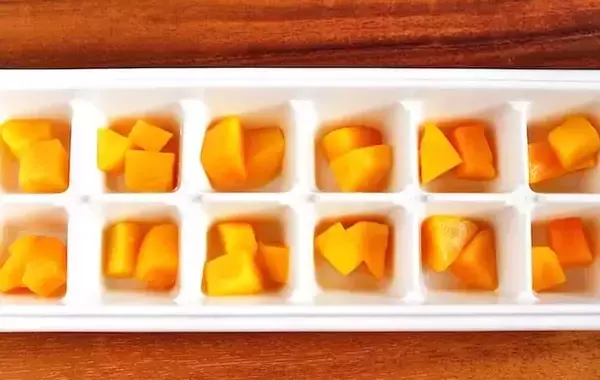 「製氷皿にヨーグルトを流して…　できた簡単おやつに「一口で大満足」「夏にピッタリ」【管理栄養士】」の画像