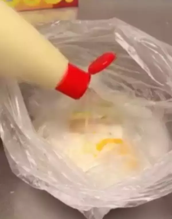 「目からウロコ！　洗い物が減る料理ハックに「ナイスアイディア」「やってみる」」の画像