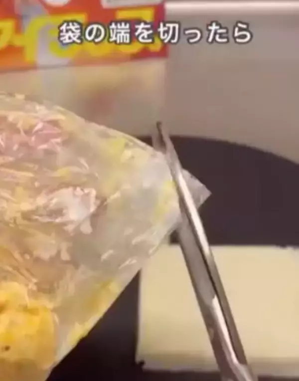 「目からウロコ！　洗い物が減る料理ハックに「ナイスアイディア」「やってみる」」の画像