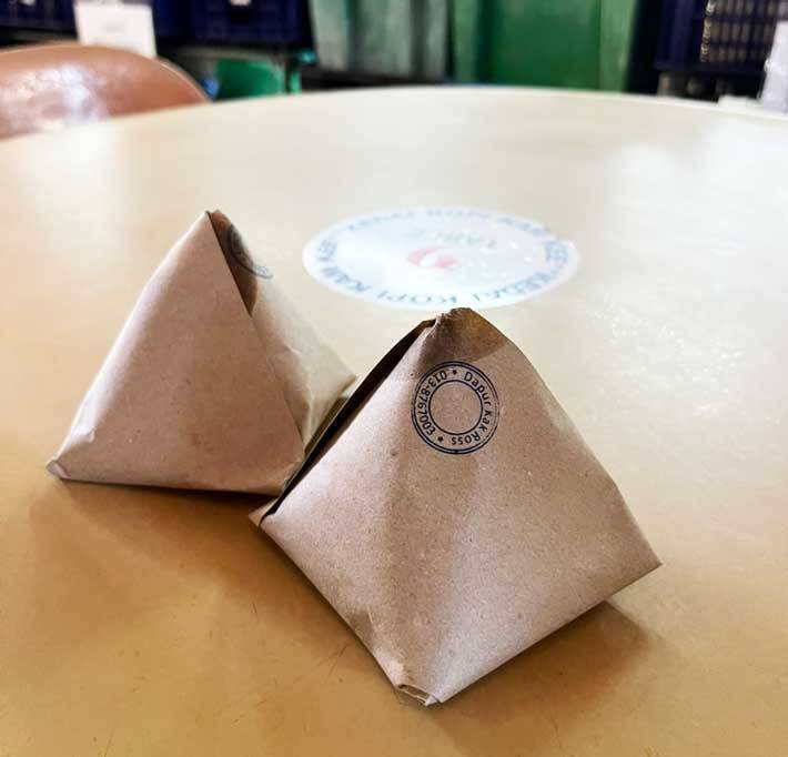 紙に包まれた『朝ご飯』を開けてみると？「１６０円でお腹いっぱい」