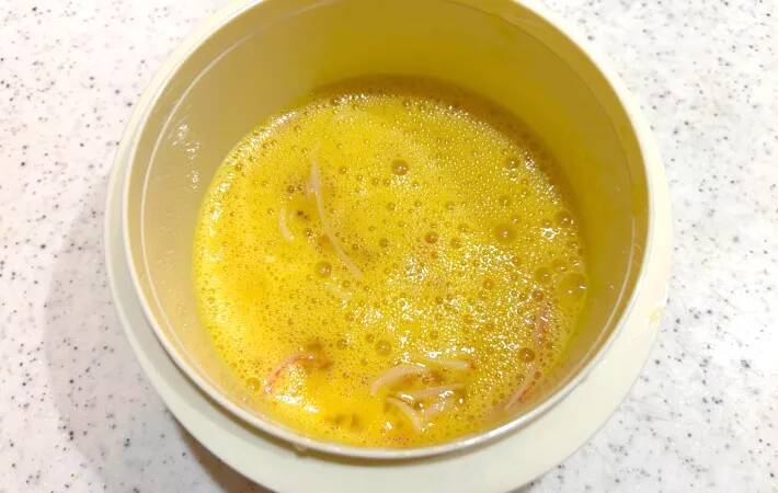 ダイソーで見つけたアイテムに「これは便利！」　中に溶き卵と調味料を入れて加熱するだけで？