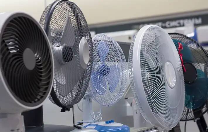 扇風機とサーキュレーター、エアコン中はどっち？　メーカーが教える使い分け
